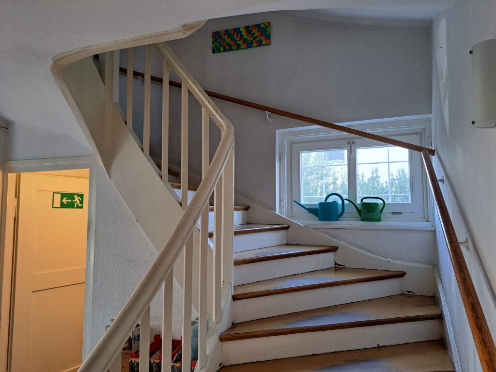 Treppenaufgang im Kleinstheim in Laim.